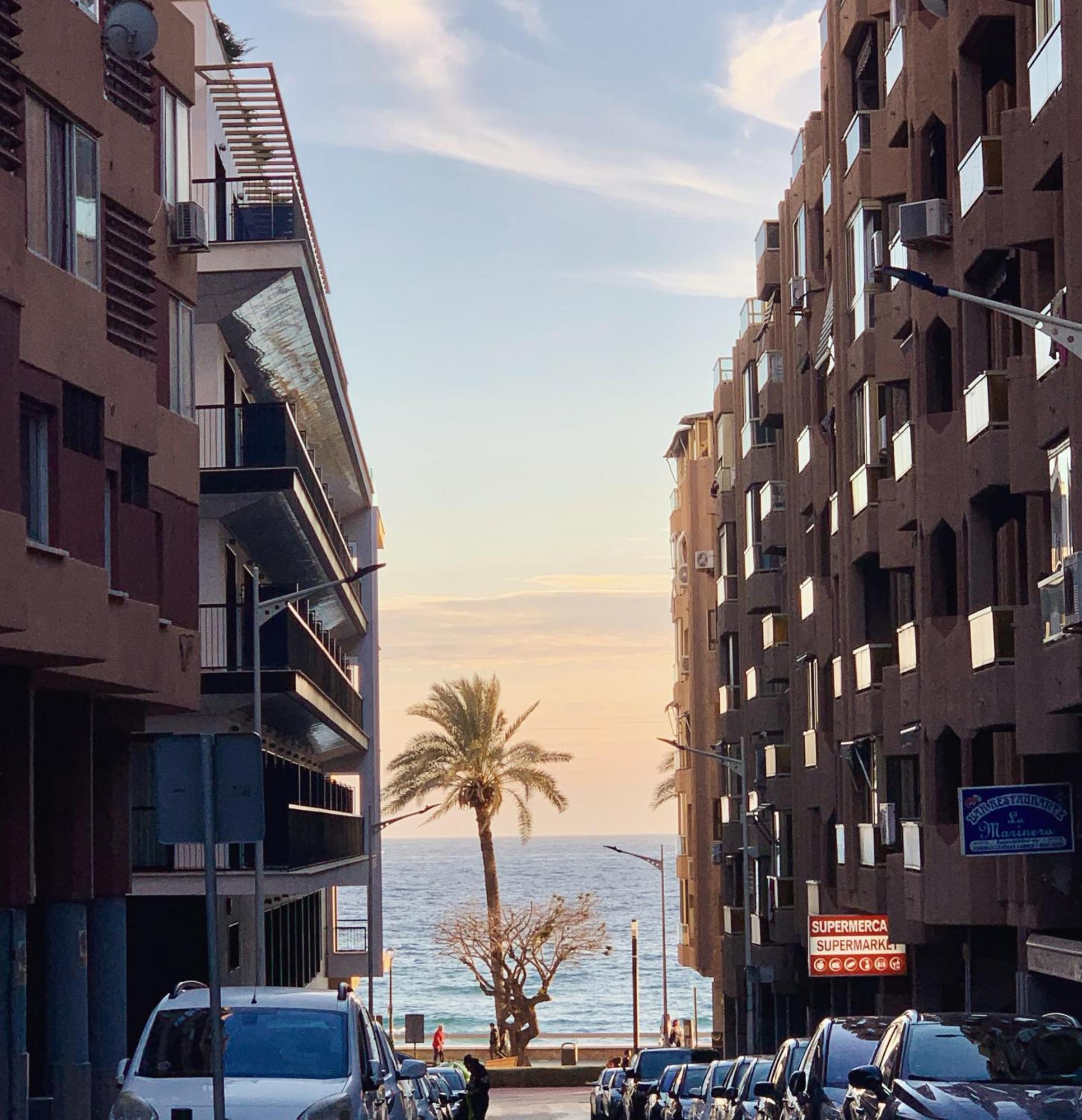 Spanglish Hostel Benidorm Exterior foto