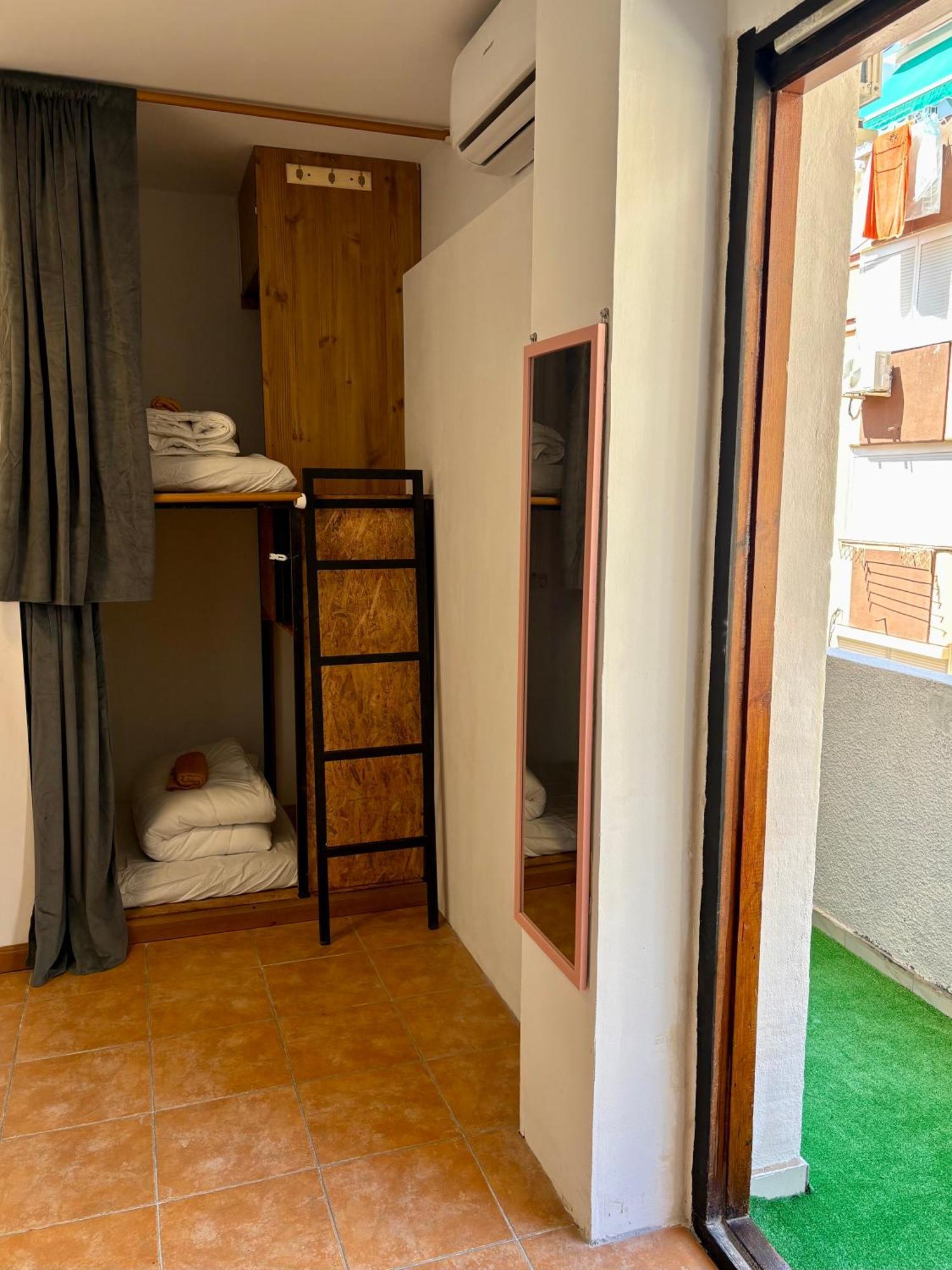 Spanglish Hostel Benidorm Exterior foto